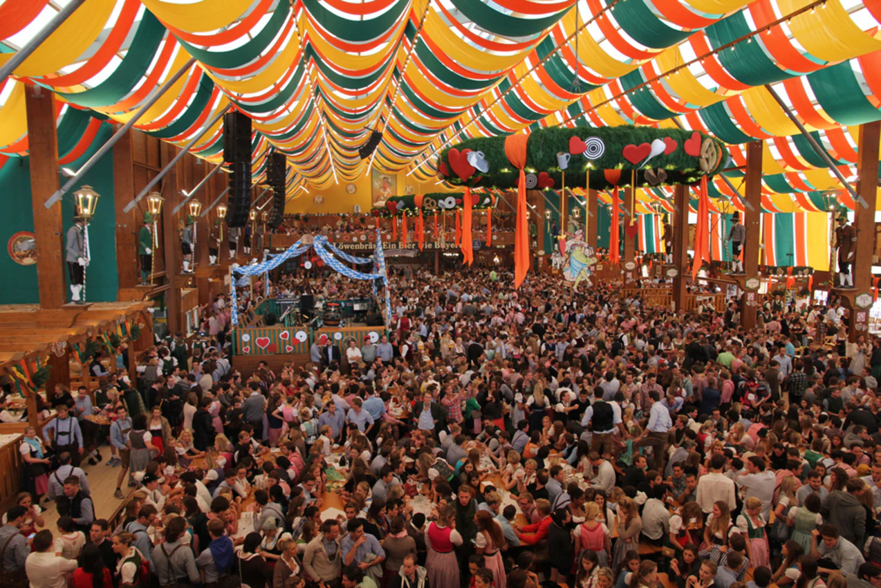 Wiesn-Tisch reservieren: Wo und wie es funktioniert