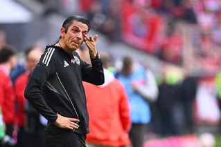 Deniy Aytekin feiert ein emotionales Ende seiner Trainerkarriere — © Tom Weller/dpa