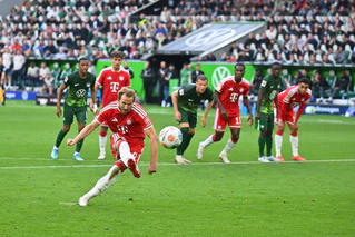 Der erste Elfmeter-Fehlschuss seiner Bundesliga-Karriere: Harry Kane im Spiel gegen den VfL Wolfsburg. — © Swen Pförtner/dpa