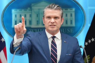 Pentagon-Chef Hegseth ordnet den Abzug von rund 5.000 Soldaten aus Deutschland an. (Archivbild) — © Mark Schiefelbein/AP/dpa