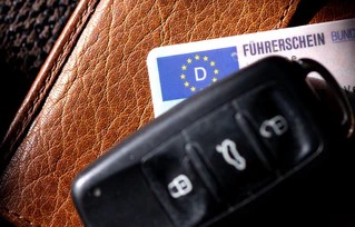 Die Polizei beschlagnahmt den Autoschlüssel des Mannes. (Symbolbild) — © Sven Hoppe/dpa/dpa-tmn