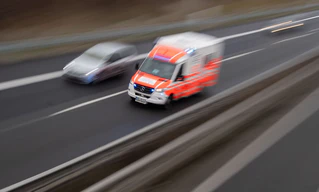 Für den 45-Jährigen kam jede Hilfe zu spät. (Symbolbild) — © Julian Stratenschulte/dpa