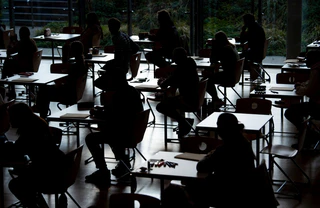 Die Abiturprüfungen im Freistaat haben begonnen. (Archivbild)  — © Sven Hoppe/dpa