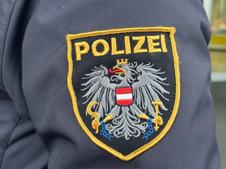 Die Polizei in Österreich ermittelt, wie genau es zum Zusammenstoß in der Luft kam. (Symbolbild) — © Matthias Röder/dpa