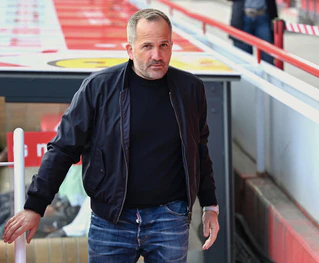 Noch ist unklar, ob Manuel Baum Trainer des FC Augsburg bleibt. — © Soeren Stache/dpa dpa/dpa