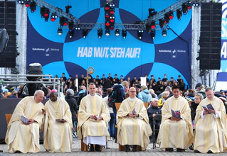 Zum Schlussgottesdienst werden tausende Menschen erwartet. (Archivbild) — © Karl-Josef Hildenbrand/dpa
