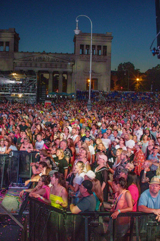 90s Super Show am Königsplatz am 28.06.2025 — © Bild: Rosalie Junghahn
