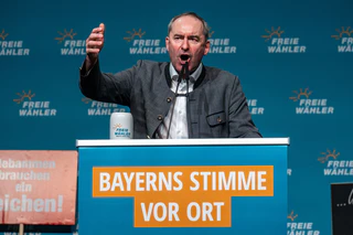 Die Erfolge bei der Kommunalwahl haben Freie-Wähler-Chef Aiwanger innerparteilich definitiv geholfen. (Archivbild) — © Armin Weigel/dpa