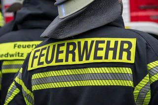 Die Feuerwehr konnte den Brand schließlich unter Kontrolle bringen. (Symbolbild) — © Daniel Vogl/dpa