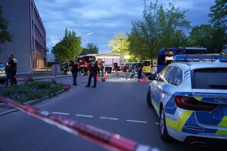 Der Verdächtige wurde laut Polizei von mehreren Kugeln getroffen und starb später in einem Krankenhaus. — © Stein/swd-medien/dpa