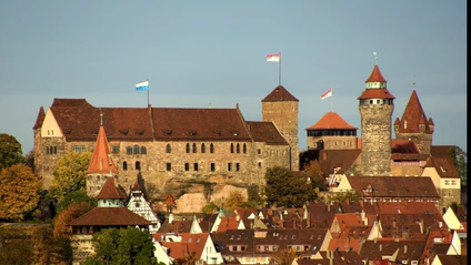  — © Von DALIBRI - File:Nürnberger Burg im Herbst von SüdWest 05.JPG, CC BY-SA 3.0, https://commons.wikimedia.org/w/index.php?curid=88107285
