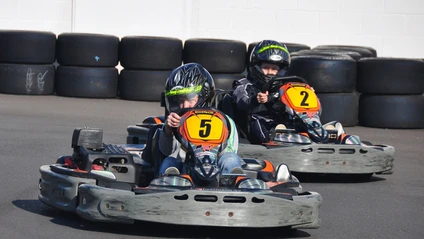Kart fahren Indoor Aktivitäten — © Motorjan11 auf Pixabay