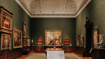 Museum Indoor Aktivitäten — © Hester Qiang / Unsplash