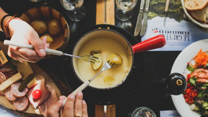 Beitragsbild 70er Rezepte Käsefondue — © Bild: Unsplash