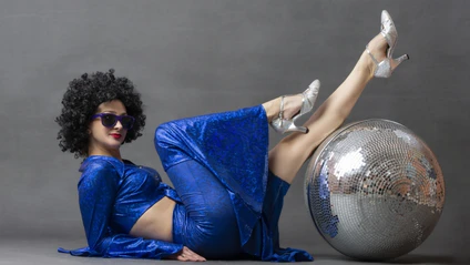 Beitragsbild: Outfits der 70er Jahre — © Bild: IStock