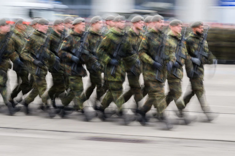 Die Bundeswehr erweitert Musterungszentren. (Symbolbild) — © Julian Stratenschulte/dpa