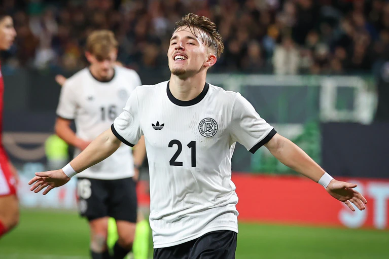 Beförderung von der U21-Auswahl in die A-Nationalmannschaft: Lennart Karl. (Archivbild) — © Daniel Karmann/dpa