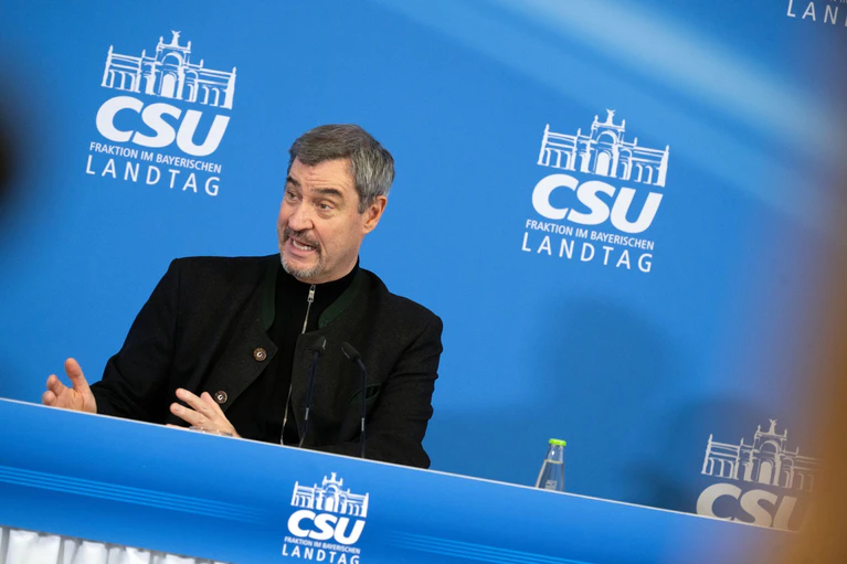 Markus Söder hat neue Ideen für Bayern - und vor allem darüber hinaus. — © Pia Bayer/dpa