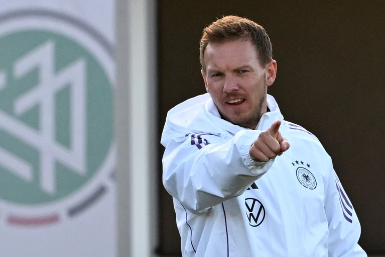 Julian Nagelsmann spricht vor den letzten Länderspielen des Jahres über die Ziele.  — © Arne Dedert/dpa
