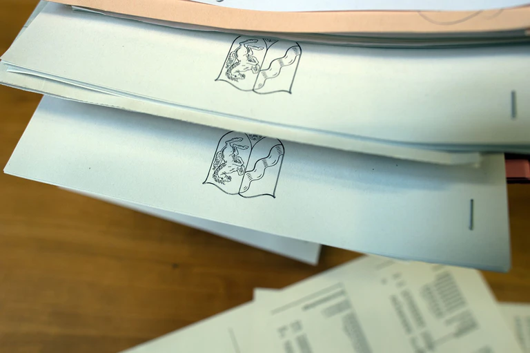 Die Verwaltungsgerichte beschäftigen sich jährlich mit tausenden Asylverfahren. (Symbolbild) — © Federico Gambarini/dpa