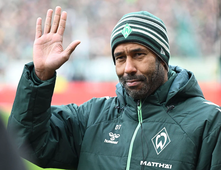 Heimpremiere im Weserstadion: Der neue Werder-Trainer Daniel Thioune. — © Carmen Jaspersen/dpa