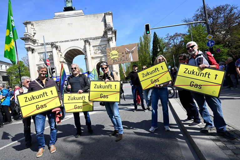 Ökostrom-Kundgebung in München — © Felix Hörhager/dpa