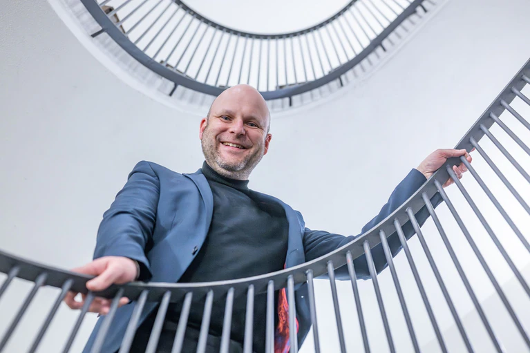 Sebastian Ritschel ist seit der Spielzeit 2022/23 Intendant am Theater Regensburg. (Archivbild) — © Armin Weigel/dpa
