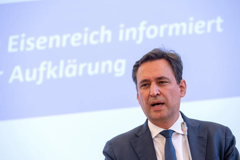 Justizminister Georg Eisenreich (CSU) sagt, er habe rund um die Vorwürfe in der JVA Augsburg-Gablingen verschiedene Konsequenzen gezogen. (Archivfoto) — © Peter Kneffel/dpa