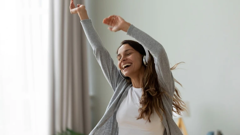 Musik tanzen Freude Spaß — © fizkes / iStock