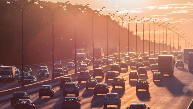 Auto STtaßenverkehr Stau — © Aleksandr Popov / Unsplash