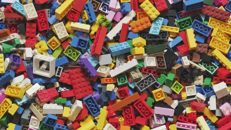 Lego Legosteine — © Xavi Cabrera / Unsplash