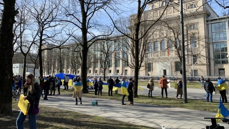 Ukraine Demo vor Bayerischer Staatskanzlei — © Bild: Arabella Bayern