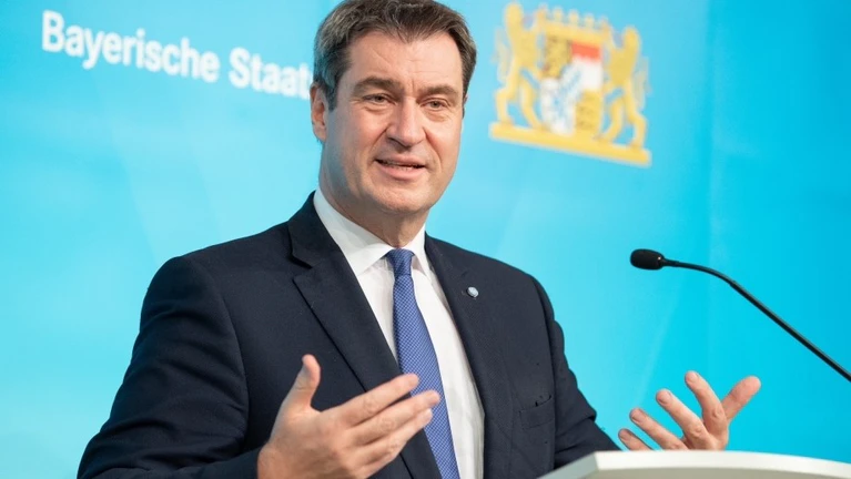  — © Markus Söder (CSU), Parteivorsitzender und Ministerpräsident von Bayern, spricht nach einer Kabinettssitzung zur weiteren Entwicklung in der Corona-Pandemie auf einer Pressekonferenz. Das Kabinett hat zuvor per Video-Schalte getagt.