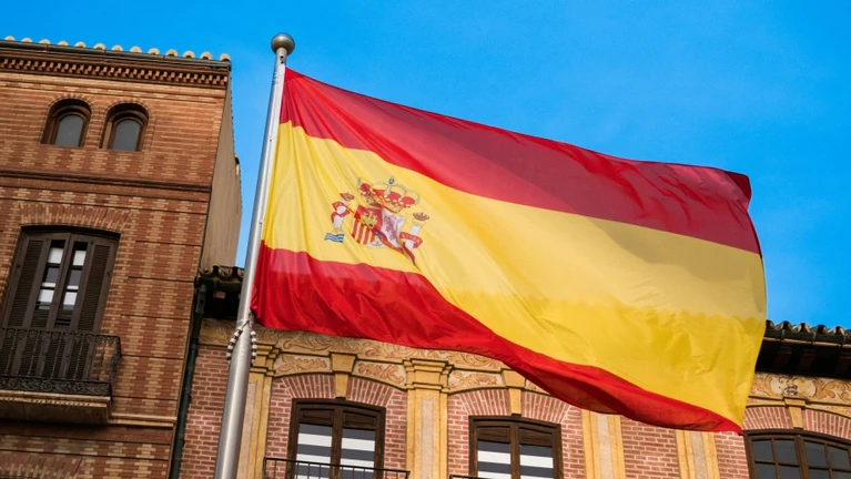 Spanien Flagge — © Chris Boland / Unsplash / www.chrisboland.com