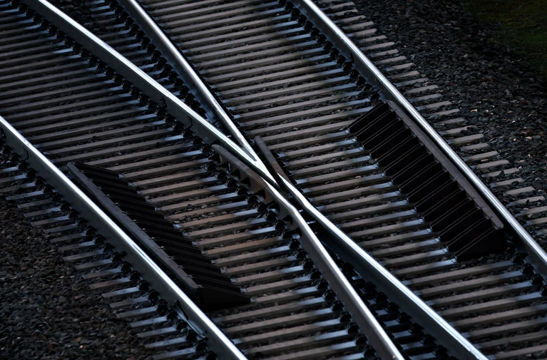 Der Zugverkehr ist gestört. (Symbolbild) — © Karl-Josef Hildenbrand/dpa