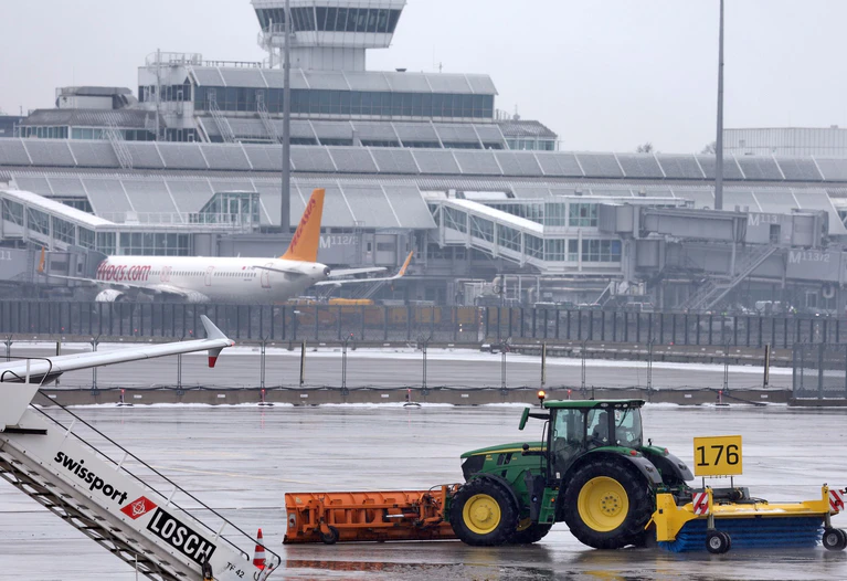 Einige Airlines hatten vorsorglich Flüge gestrichen.  — © Karl-Josef Hildenbrand/dpa