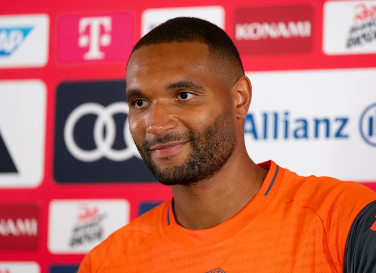 Jonathan Tah bei seiner Vorstellung in Orlando. — © Sven Hoppe/dpa