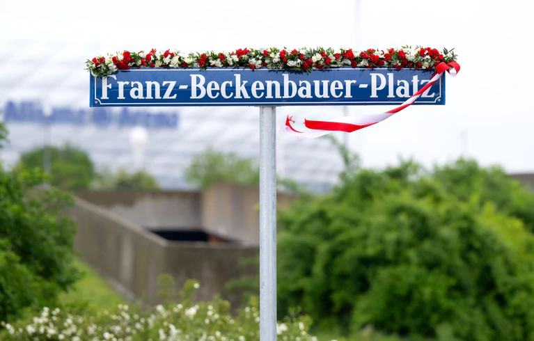 Franz Beckenbauer hat nun auch seinen eigenen Platz bekommen. — © Sven Hoppe/dpa