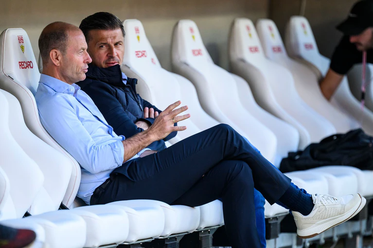 Jess Thorup (l) und Marinko Jurendic (r) müssen in Augsburg. — © Tom Weller/dpa