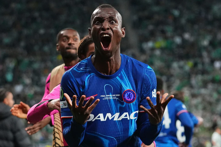Münchner Wunschspieler: Nicolas Jackson vom FC Chelsea. — © Petr David Josek/AP/dpa