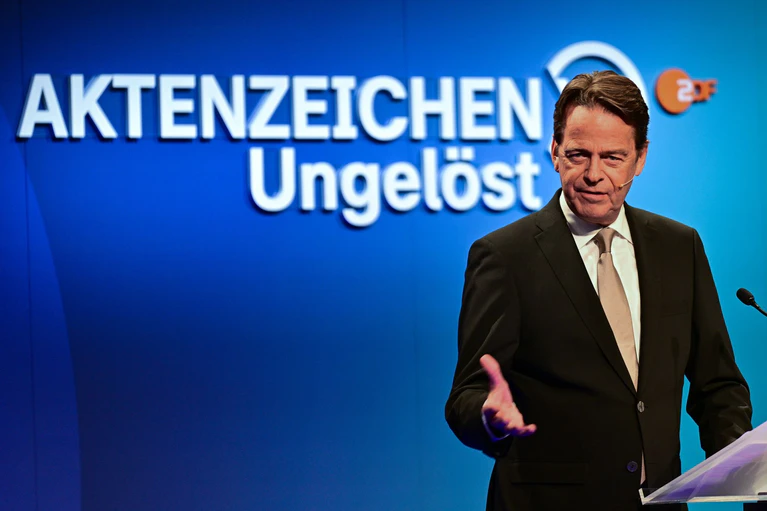 Die ZDF-Sendung «Aktenzeichen XY» rekonstruiert einen bewaffneten Überfall in Altenstadt. — © Sebastian Christoph Gollnow/dpa