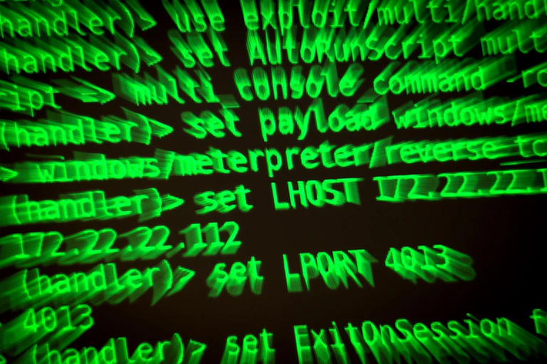 Eine der häufigsten Angriffsmethoden auf die IT-Infrastruktur ist das sogenannte Phishing. (Symbolbild) — © Sina Schuldt/dpa