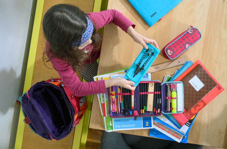 In Bayern wird die Zahl der Schüler in den kommenden Jahren steigen. (Symbolbild) — © Hendrik Schmidt/dpa