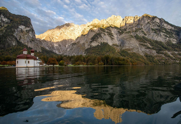 Königssee vor dem Watzmann. (Archivbild) — © Lino Mirgeler/dpa