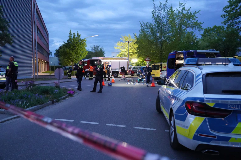 Der Verdächtige wurde laut Polizei von mehreren Kugeln getroffen und starb später in einem Krankenhaus. — © Stein/swd-medien/dpa
