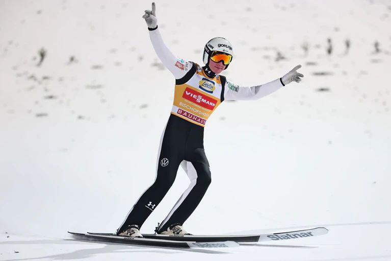 Der Slowene Prevc will seinen nächsten Titel einfahren. (Archivbild) — © Daniel Karmann/dpa