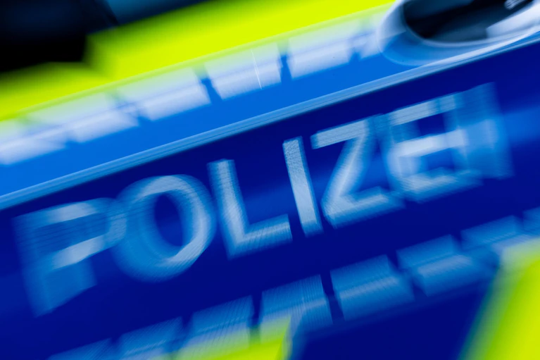 Trotz Reanimationsmaßnahmen starb der Mann noch an der Unfallstelle. (Symbolbild) — © Rolf Vennenbernd/dpa