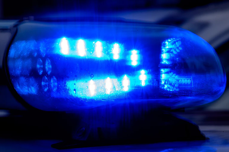 Die Polizei rückte gemeinsam mit dem Rettungsdienst aus. (Symbolbild) — © Klaus-Dietmar Gabbert/dpa