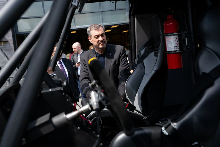 Studierende in den USA arbeiten eng mit der Automobilindustrie zusammen - sie lösen in Konzeptfahrzeugen Aufgaben, die zwar nicht direkt serienreif sind, aber liefern wichtige Erkenntnisse für die Autos der Zukunft.   — © Sven Hoppe/dpa