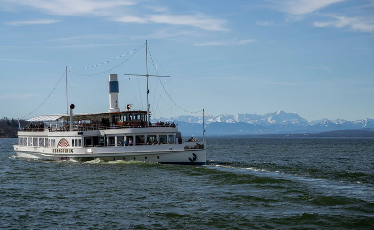 Am Ostersonntag hat die Saison für die Bayerische Seenschifffahrt begonnen.   — © Stefan Puchner/dpa